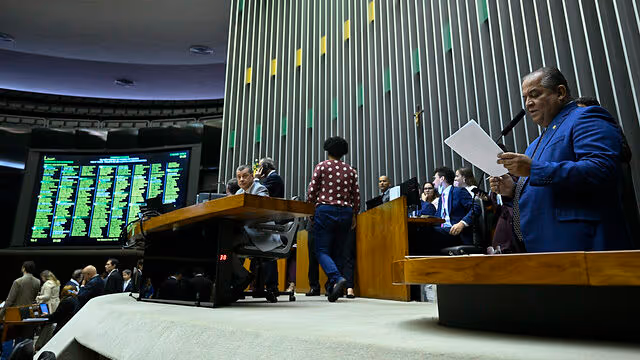 Uhuuu!Congresso aprova emendas para pagar salários na área de saúde.