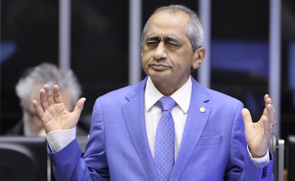 Pesquisa indica católicos à frente de evangélicos na Câmara