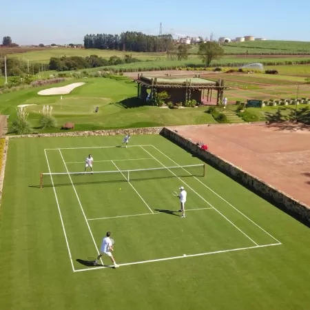 Quadra em Patrocinio Paulista foi inspirada em Wimbledon